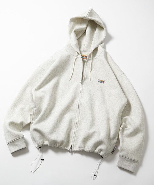 FREAK'S STORE（フリークスストア）の「ビッグシルエット スピンドル ダンボール ワンポイントロゴ スウェット ジップアップ パーカー（パーカー・メンズ・ワインレッド/ブラウン/ブラック/チャコールグレー/ライトグレー/オリーブ/ベージュ・MEDIUM/SMALL/LARGE）」の4枚目の写真