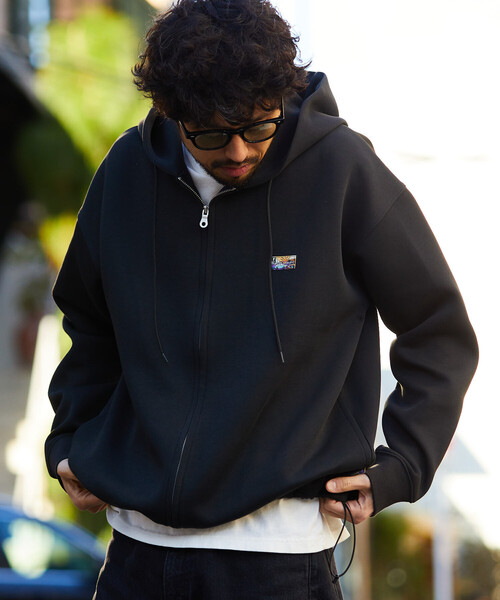 FREAK'S STORE（フリークスストア）の「ビッグシルエット スピンドル ダンボール ワンポイントロゴ スウェット ジップアップ パーカー（パーカー・メンズ・ワインレッド/ブラウン/ブラック/チャコールグレー/ライトグレー/オリーブ/ベージュ・MEDIUM/SMALL/LARGE）」の8枚目の写真