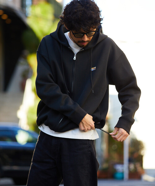 FREAK'S STORE（フリークスストア）の「ビッグシルエット スピンドル ダンボール ワンポイントロゴ スウェット ジップアップ パーカー（パーカー・メンズ・ワインレッド/ブラウン/ブラック/チャコールグレー/ライトグレー/オリーブ/ベージュ・MEDIUM/SMALL/LARGE）」の9枚目の写真