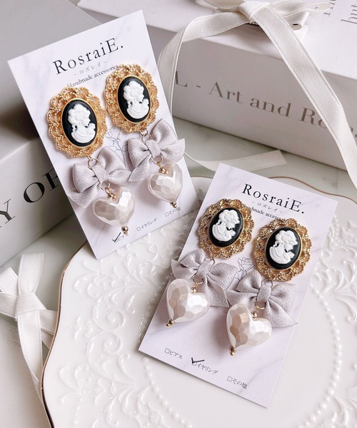 tone(トーン)の「【RosraiE】レディカメオ リボンハート ロング ピアス(MA)(ピアス(両耳用)・レディース・ゴールド・FREE)」の1枚目の写真