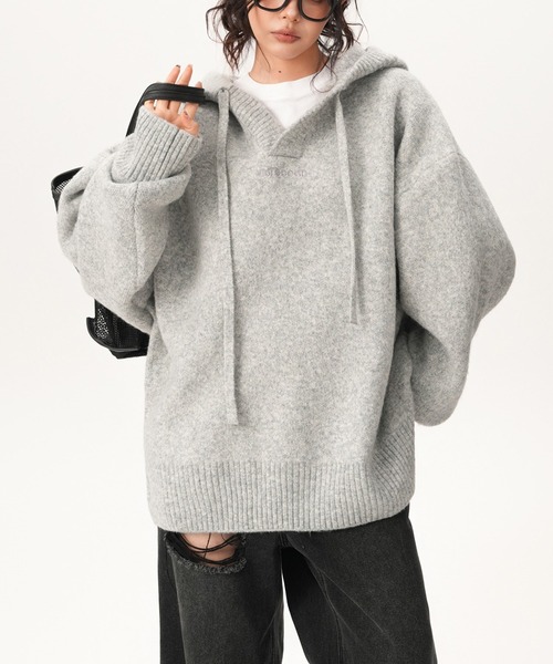 LYEON(リヨン)の「【ユニセックス商品】オーバーサイズニットパーカー(パーカー・レディース・チャコールグレー/グレー・FREE)」の11枚目の写真