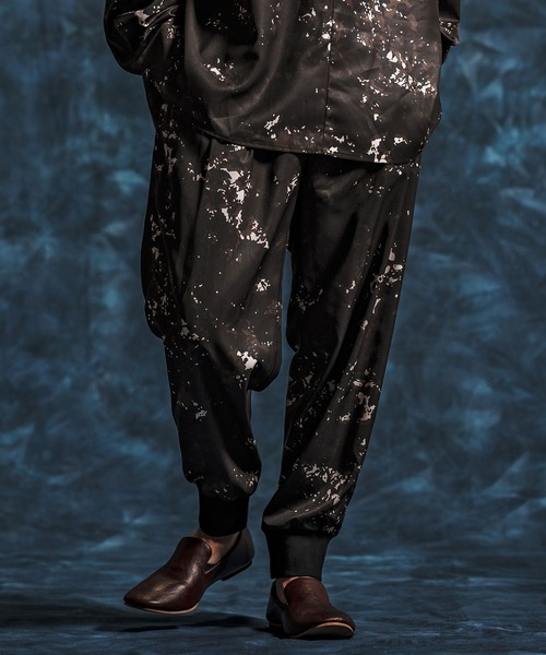 Jih Nunc（ジーヌンク）の「mp14517- パターン総柄タックリブパンツ(JIH-R1153)（その他パンツ・メンズ・ネイビー/ブラウン/ブラック・L/M/S）」の4枚目の写真