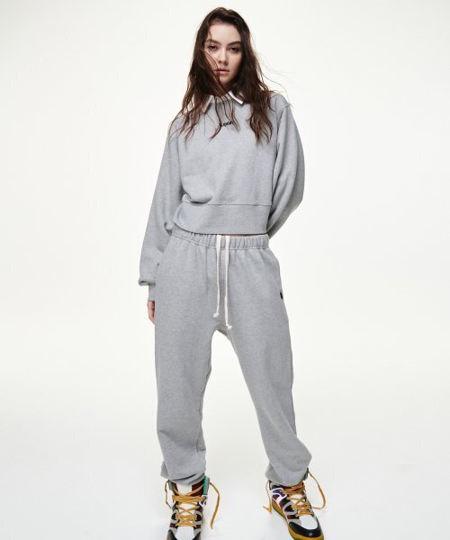 B QUIET(ビークワイエット)の「CROPPED SWEATSHIRT_MELANGE GRAY(スウェット・レディース・その他・ONE SIZE)」の3枚目の写真
