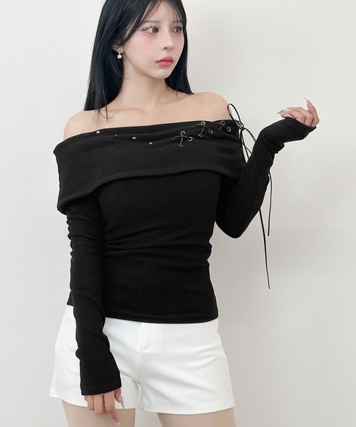 FOLLOWIN(フォロウィン)の「レースアップオフショルダーリブトップス(Tシャツ/カットソー・レディース・チャコールグレー/ブラック・FREE)」の9枚目の写真