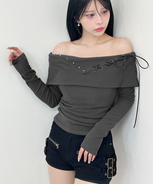 FOLLOWIN(フォロウィン)の「レースアップオフショルダーリブトップス(Tシャツ/カットソー・レディース・チャコールグレー/ブラック・FREE)」の8枚目の写真