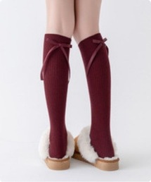 I.O.E（アイオイ）の「韓国トレンド　リボンポイント　ニーハイリブソックス（ソックス/靴下）」