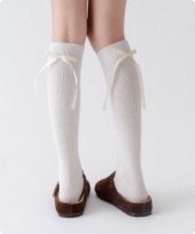 I.O.E（アイオイ）の「韓国トレンド　リボンポイント　ニーハイリブソックス（ソックス/靴下）」