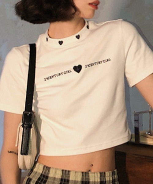 SHEPP(シープ)の「【26年春夏新作】Y2Kハート刺繍 モックネック クロップドTシャツ(Tシャツ/カットソー・レディース・ホワイト/ブラック・M/L)」の5枚目の写真