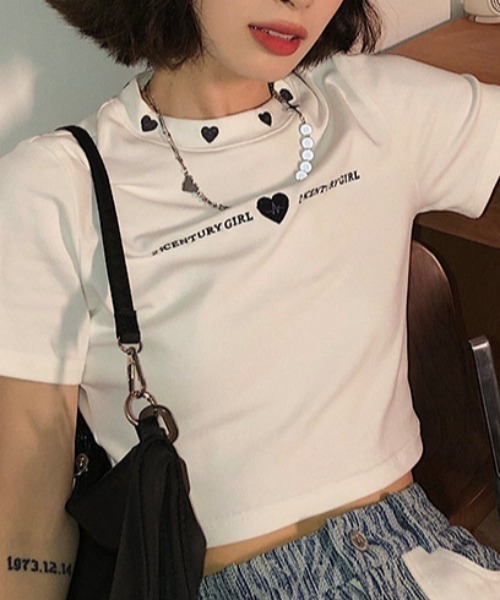 SHEPP(シープ)の「【26年春夏新作】Y2Kハート刺繍 モックネック クロップドTシャツ(Tシャツ/カットソー・レディース・ホワイト/ブラック・M/L)」の7枚目の写真