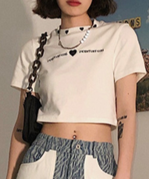 SHEPP(シープ)の「【26年春夏新作】Y2Kハート刺繍 モックネック クロップドTシャツ(Tシャツ/カットソー・レディース・ホワイト/ブラック・M/L)」の8枚目の写真