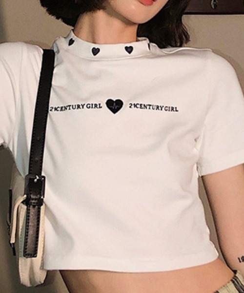 SHEPP(シープ)の「【26年春夏新作】Y2Kハート刺繍 モックネック クロップドTシャツ(Tシャツ/カットソー・レディース・ホワイト/ブラック・M/L)」の9枚目の写真