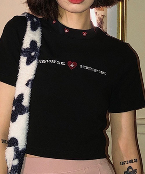 SHEPP(シープ)の「【26年春夏新作】Y2Kハート刺繍 モックネック クロップドTシャツ(Tシャツ/カットソー・レディース・ホワイト/ブラック・M/L)」の14枚目の写真