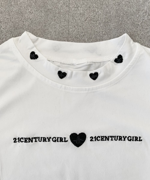 SHEPP(シープ)の「【26年春夏新作】Y2Kハート刺繍 モックネック クロップドTシャツ(Tシャツ/カットソー・レディース・ホワイト/ブラック・M/L)」の18枚目の写真