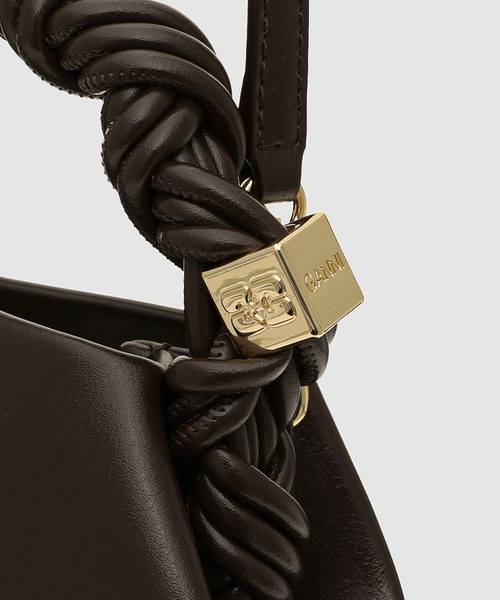 GANNI(ガニー)の「Ganni Bou Bag Mini Crinkle Oleatex(ハンドバッグ・レディース・ダークオリーブ・ONE SIZE)」の4枚目の写真