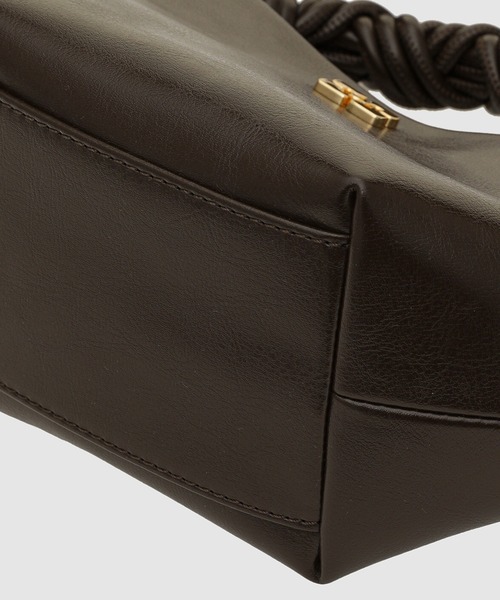 GANNI(ガニー)の「Ganni Bou Bag Mini Crinkle Oleatex(ハンドバッグ・レディース・ダークオリーブ・ONE SIZE)」の6枚目の写真