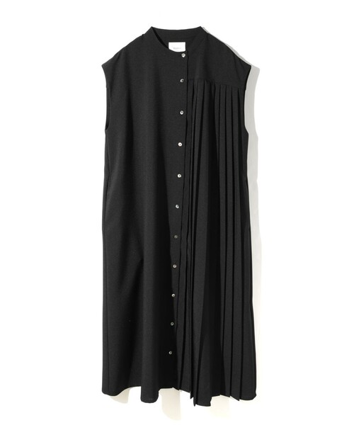 MIDIUMISOLID（ミディウミソリッド）の「MIDIUMISOLID for Ladies アシンメトリープリーツノースリーブワンピース（ワンピース・レディース・ライトグレー/ブラック/アイボリー・FREE）」の2枚目の写真