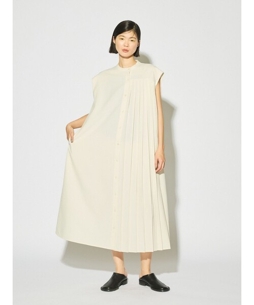 MIDIUMISOLID（ミディウミソリッド）の「MIDIUMISOLID for Ladies アシンメトリープリーツノースリーブワンピース（ワンピース・レディース・ライトグレー/ブラック/アイボリー・FREE）」の16枚目の写真
