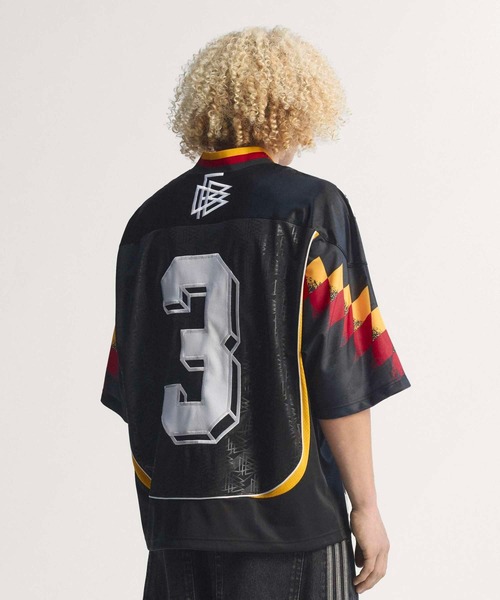 adidas(アディダス)の「ブリングバック リミックス ドイツ ジャージ / アディダスオリジナルス adidas Originals(Tシャツ/カットソー・メンズ・ブラック・X-SMALL/X-LARGE/SMALL/MEDIUM/LARGE/3XL/XX-LARGE)」の3枚目の写真