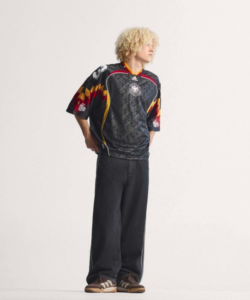 adidas(アディダス)の「ブリングバック リミックス ドイツ ジャージ / アディダスオリジナルス adidas Originals(Tシャツ/カットソー・メンズ・ブラック・X-SMALL/X-LARGE/SMALL/MEDIUM/LARGE/3XL/XX-LARGE)」の5枚目の写真