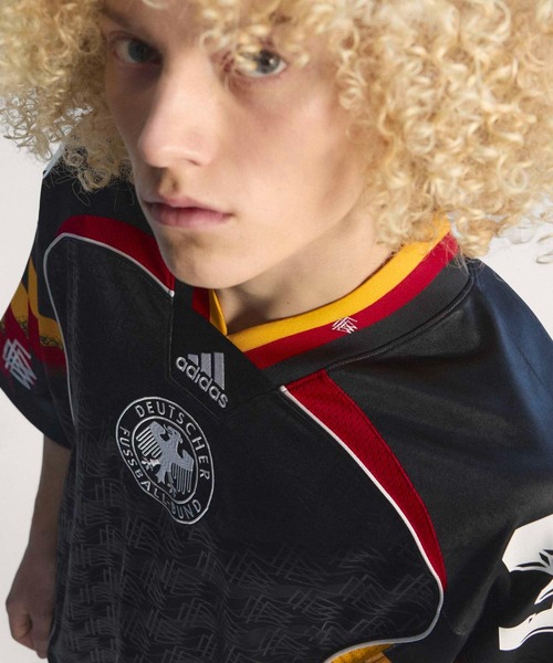 adidas(アディダス)の「ブリングバック リミックス ドイツ ジャージ / アディダスオリジナルス adidas Originals(Tシャツ/カットソー・メンズ・ブラック・X-SMALL/X-LARGE/SMALL/MEDIUM/LARGE/3XL/XX-LARGE)」の6枚目の写真