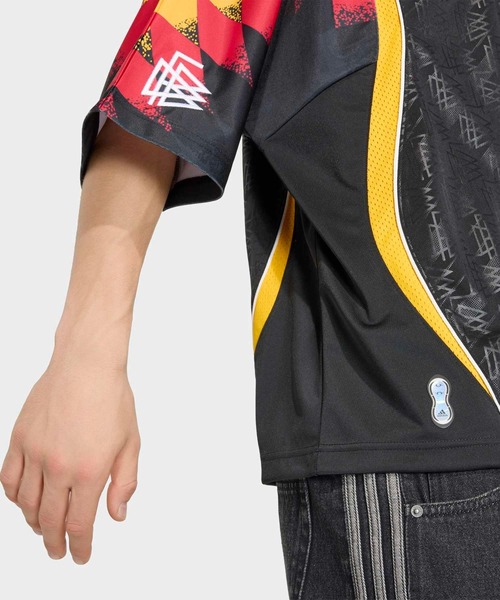 adidas(アディダス)の「ブリングバック リミックス ドイツ ジャージ / アディダスオリジナルス adidas Originals(Tシャツ/カットソー・メンズ・ブラック・X-SMALL/X-LARGE/SMALL/MEDIUM/LARGE/3XL/XX-LARGE)」の15枚目の写真
