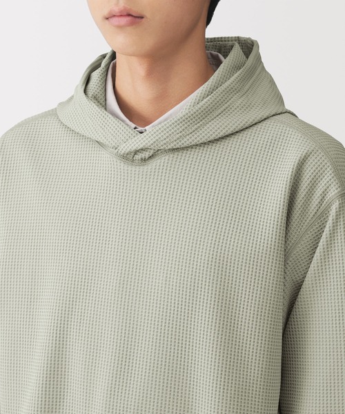 無印良品(ムジルシリョウヒン)の「紳士 UVカット乾きやすいワッフルプルパーカ(パーカー・メンズ・チャコールグレー/ブルー系/ブラック/ライトグレー・S/XL/L/M)」の14枚目の写真