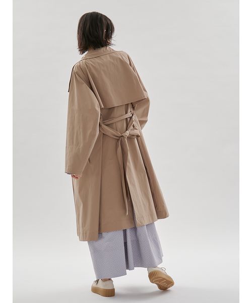 emmi（エミ）の「ボリュームスリーブロングコート/撥水（トレンチコート・レディース・ベージュ/オフホワイト・F）」の6枚目の写真