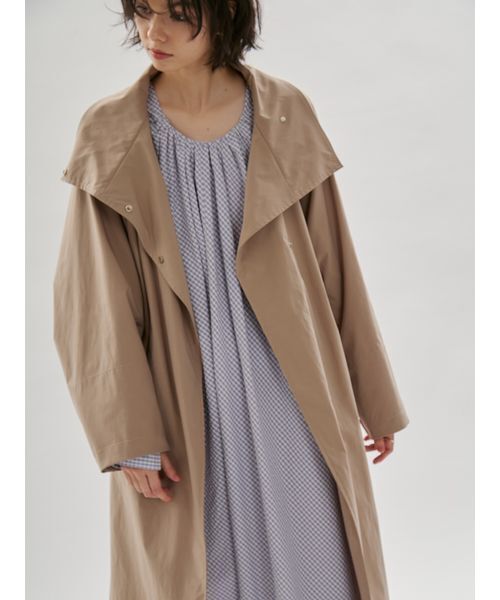 emmi（エミ）の「ボリュームスリーブロングコート/撥水（トレンチコート・レディース・ベージュ/オフホワイト・F）」の8枚目の写真