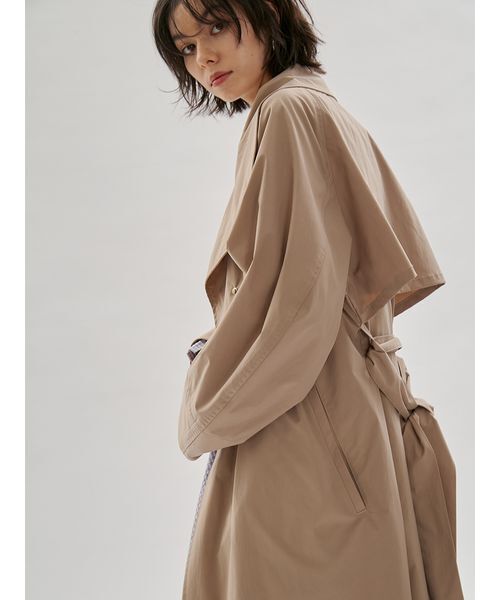 emmi（エミ）の「ボリュームスリーブロングコート/撥水（トレンチコート・レディース・ベージュ/オフホワイト・F）」の12枚目の写真