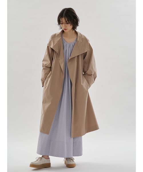 emmi（エミ）の「ボリュームスリーブロングコート/撥水（トレンチコート・レディース・ベージュ/オフホワイト・F）」の16枚目の写真