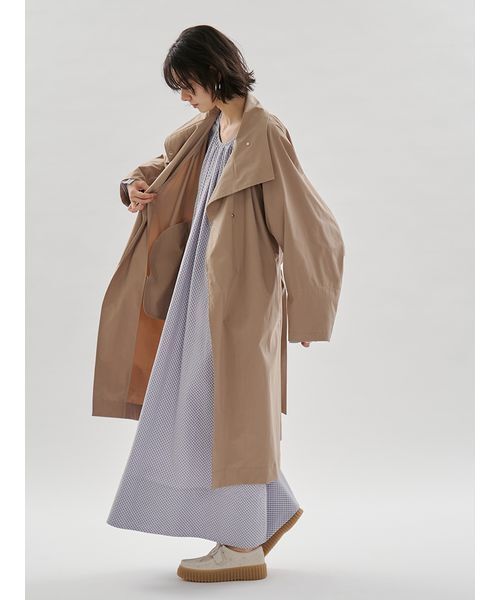 emmi（エミ）の「ボリュームスリーブロングコート/撥水（トレンチコート・レディース・ベージュ/オフホワイト・F）」の17枚目の写真
