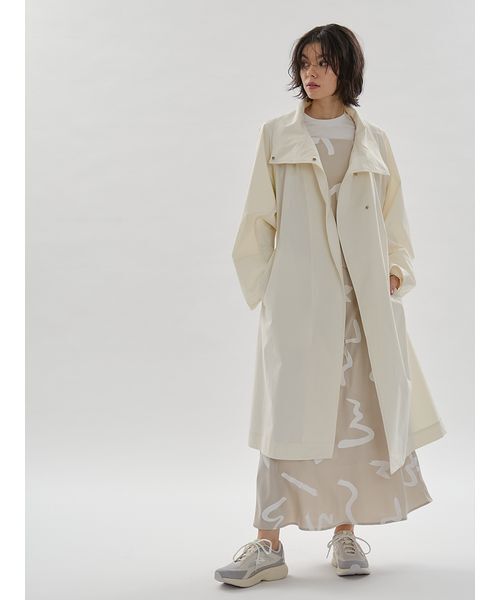 emmi（エミ）の「ボリュームスリーブロングコート/撥水（トレンチコート・レディース・ベージュ/オフホワイト・F）」の3枚目の写真