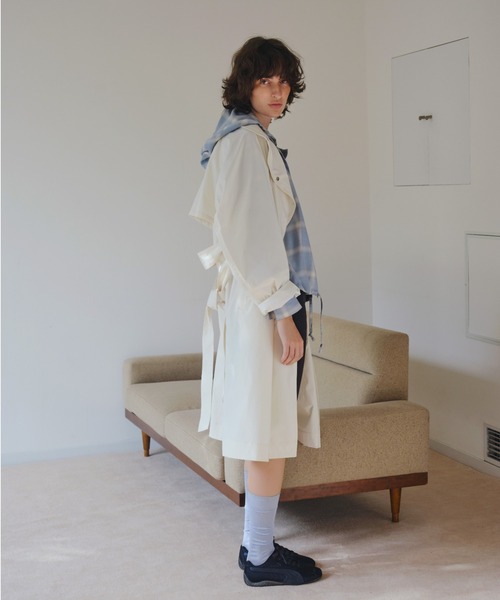 emmi（エミ）の「ボリュームスリーブロングコート/撥水（トレンチコート・レディース・ベージュ/オフホワイト・F）」の22枚目の写真