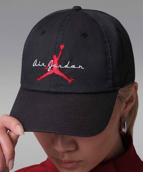 JORDAN BRAND(ジョーダンブランド)の「ジョーダン クラブ キャップ アンストラクチャード アジャスタブル キャップ / Jordan Club Cap Unstructured Adjustable Hat IF8483-010 Black(キャップ・メンズ・ブラック・S/M/M/L/L/XL)」の4枚目の写真