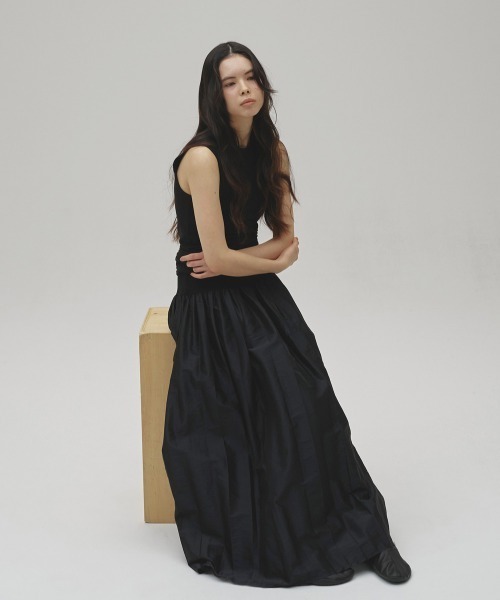 TODAYFUL（トゥデイフル）の「Silky Waist Shirring Skirt（スカート・レディース・サンドベージュ/ブラック・38inch/36inch）」の4枚目の写真