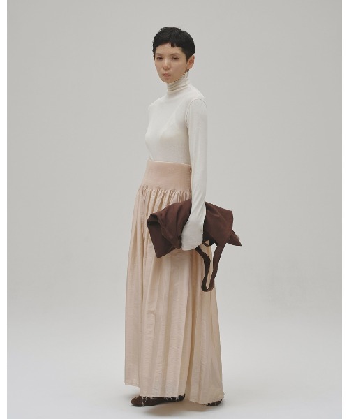 TODAYFUL（トゥデイフル）の「Silky Waist Shirring Skirt（スカート・レディース・サンドベージュ/ブラック・38inch/36inch）」の9枚目の写真