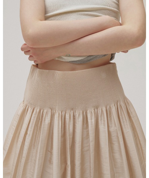 TODAYFUL（トゥデイフル）の「Silky Waist Shirring Skirt（スカート・レディース・サンドベージュ/ブラック・38inch/36inch）」の16枚目の写真