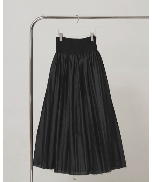 TODAYFUL（トゥデイフル）の「Silky Waist Shirring Skirt（スカート・レディース・サンドベージュ/ブラック・38inch/36inch）」の19枚目の写真