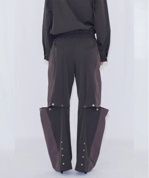 VIAVANDA(ヴィアヴァンダ)の「2WAY DEFORMED TRACK PANTS(その他パンツ・レディース・チャコール/アイボリー・FREE)」の4枚目の写真