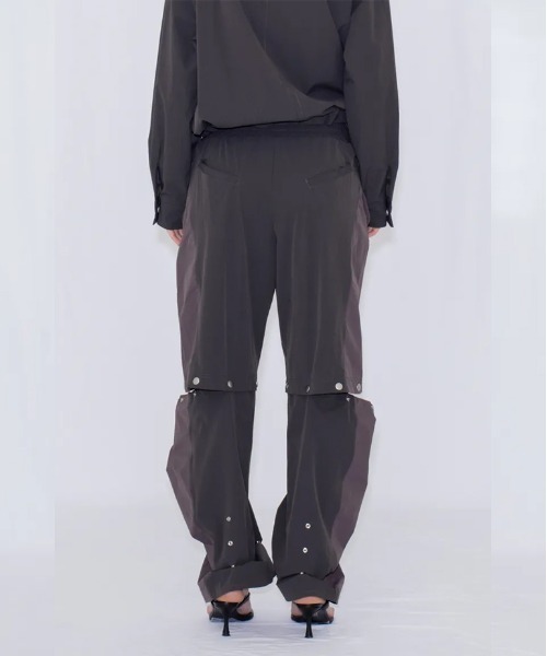 VIAVANDA(ヴィアヴァンダ)の「2WAY DEFORMED TRACK PANTS(その他パンツ・レディース・チャコール/アイボリー・FREE)」の10枚目の写真