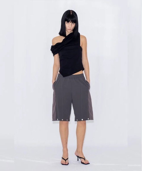 VIAVANDA(ヴィアヴァンダ)の「2WAY DEFORMED TRACK PANTS(その他パンツ・レディース・チャコール/アイボリー・FREE)」の14枚目の写真