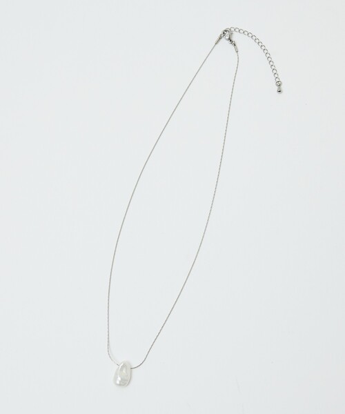 qualite（カリテ）の「【ステンレス】バロックパールチャームネックレス（ネックレス・レディース・シルバー/ゴールド・フリー）」の3枚目の写真