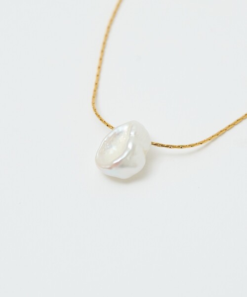 qualite（カリテ）の「【ステンレス】バロックパールチャームネックレス（ネックレス・レディース・シルバー/ゴールド・フリー）」の8枚目の写真