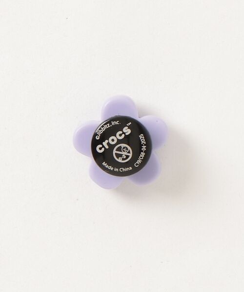 crocs(クロックス)の「crocs Purple Flower with Pink Gem / クロックス パーブルフラワーウィズピンクジェム(シューズアクセサリー・レディース・マルチ・FREE)」の2枚目の写真