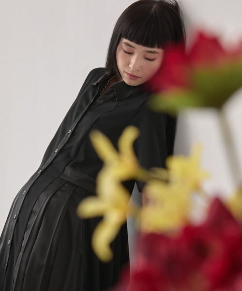 ELUNIS(エルニス)の「プリーツ切替ワンピース(ワンピース・レディース・グレー/ブラック・FREE)」の10枚目の写真