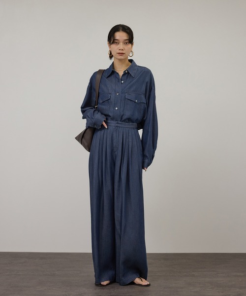 SALON adam et rope'(サロン アダム エ ロペ)の「デニムライクタックフォルムワイドパンツ / セットアップ対応(スラックス・レディース・ブルー系その他4/サックスブルー・M/S)」の3枚目の写真