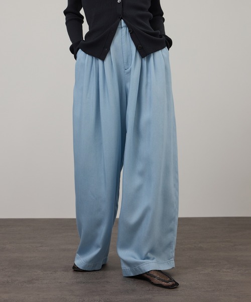 SALON adam et rope'(サロン アダム エ ロペ)の「デニムライクタックフォルムワイドパンツ / セットアップ対応(スラックス・レディース・ブルー系その他4/サックスブルー・M/S)」の6枚目の写真