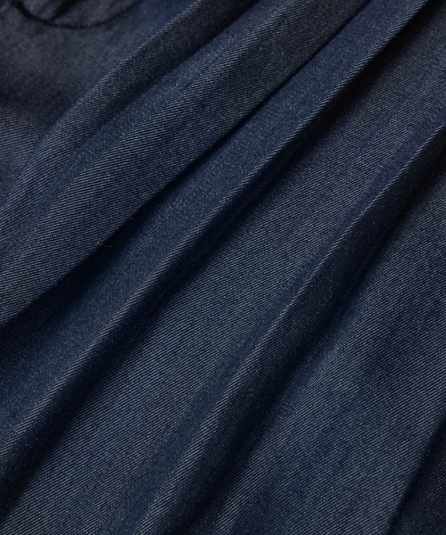 SALON adam et rope'(サロン アダム エ ロペ)の「デニムライクタックフォルムワイドパンツ / セットアップ対応(スラックス・レディース・ブルー系その他4/サックスブルー・M/S)」の15枚目の写真