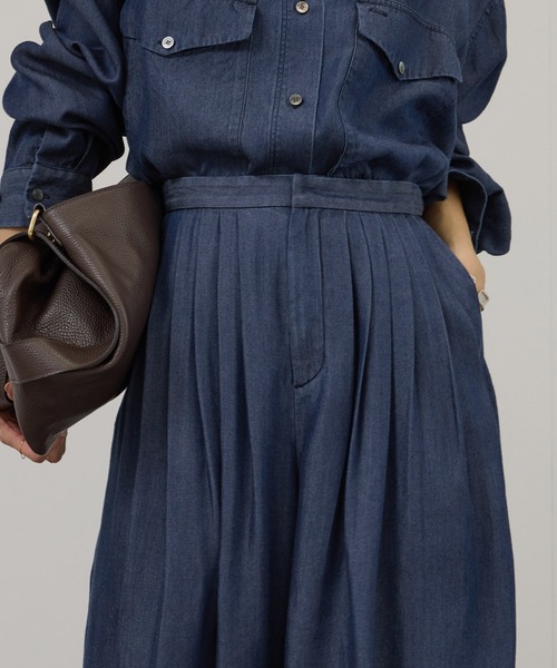 SALON adam et rope'(サロン アダム エ ロペ)の「デニムライクタックフォルムワイドパンツ / セットアップ対応(スラックス・レディース・ブルー系その他4/サックスブルー・M/S)」の18枚目の写真