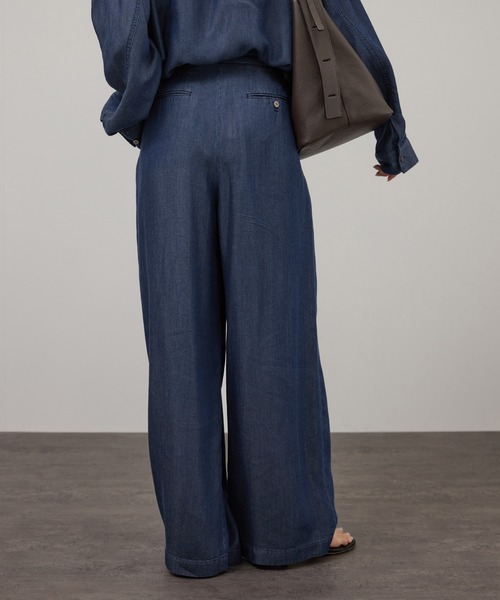SALON adam et rope'(サロン アダム エ ロペ)の「デニムライクタックフォルムワイドパンツ / セットアップ対応(スラックス・レディース・ブルー系その他4/サックスブルー・M/S)」の19枚目の写真